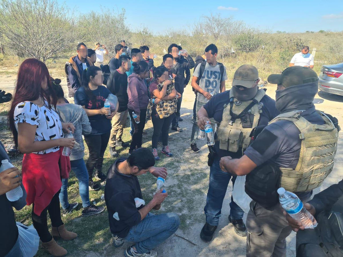 Rescatan a 49 migrantes centroamericanos y mexicanos