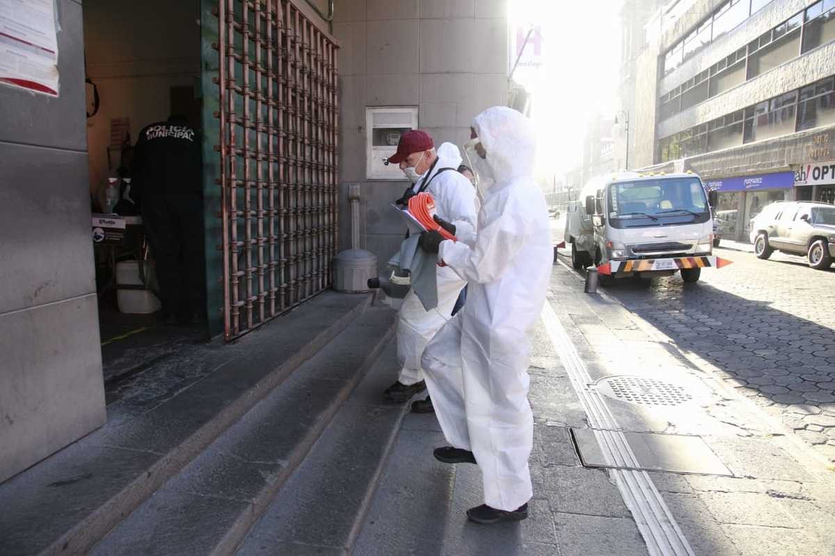Sanitización de espacios en dependencias municipales. (Andrés Lobato)