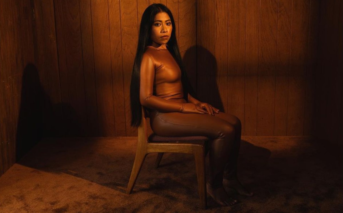 Yalitza Aparicio posa para la portada de una revista de arte (@k1kbooks)