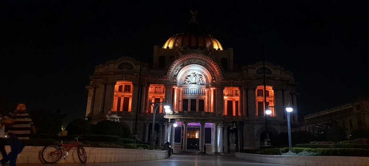 El Palacio de Bellas Artes fue uno de los edificios que se iluminó de naranja | Anwar Nájera