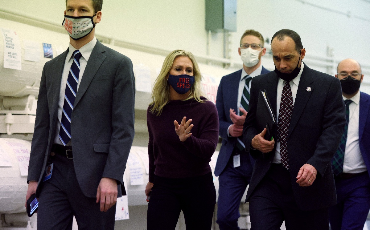 La republicana Taylor Greene después de la votación en el Capitolio. (AFP)