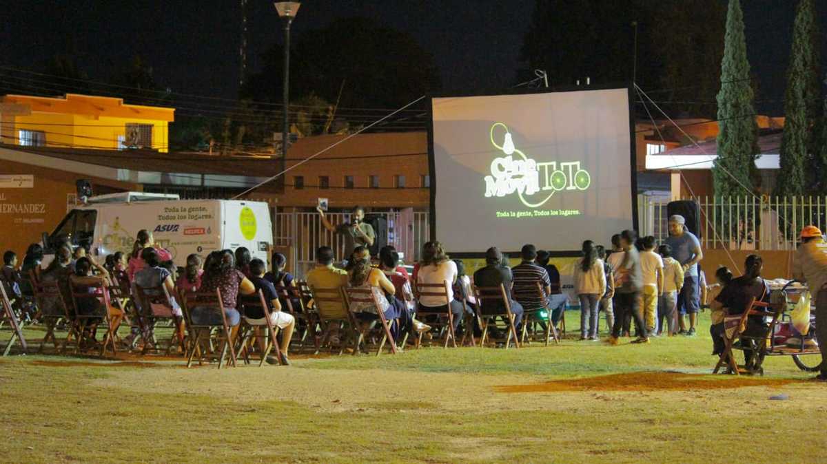 Cine Móvil Toto acerca el séptimo arte, con energía limpia, a comunidades alejadas (ESPECIAL).
