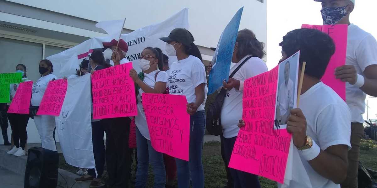 Los familiares también acusan a elementos de la Secretaría de Seguridad del estado que hubo presuntas agresiones contra los detenidos. (Isabel Zamudio