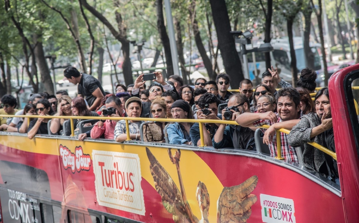 El turibús reiniciará sus recorridos por la capital, pero se deberán implementar medidas. (Cuartoscuro)