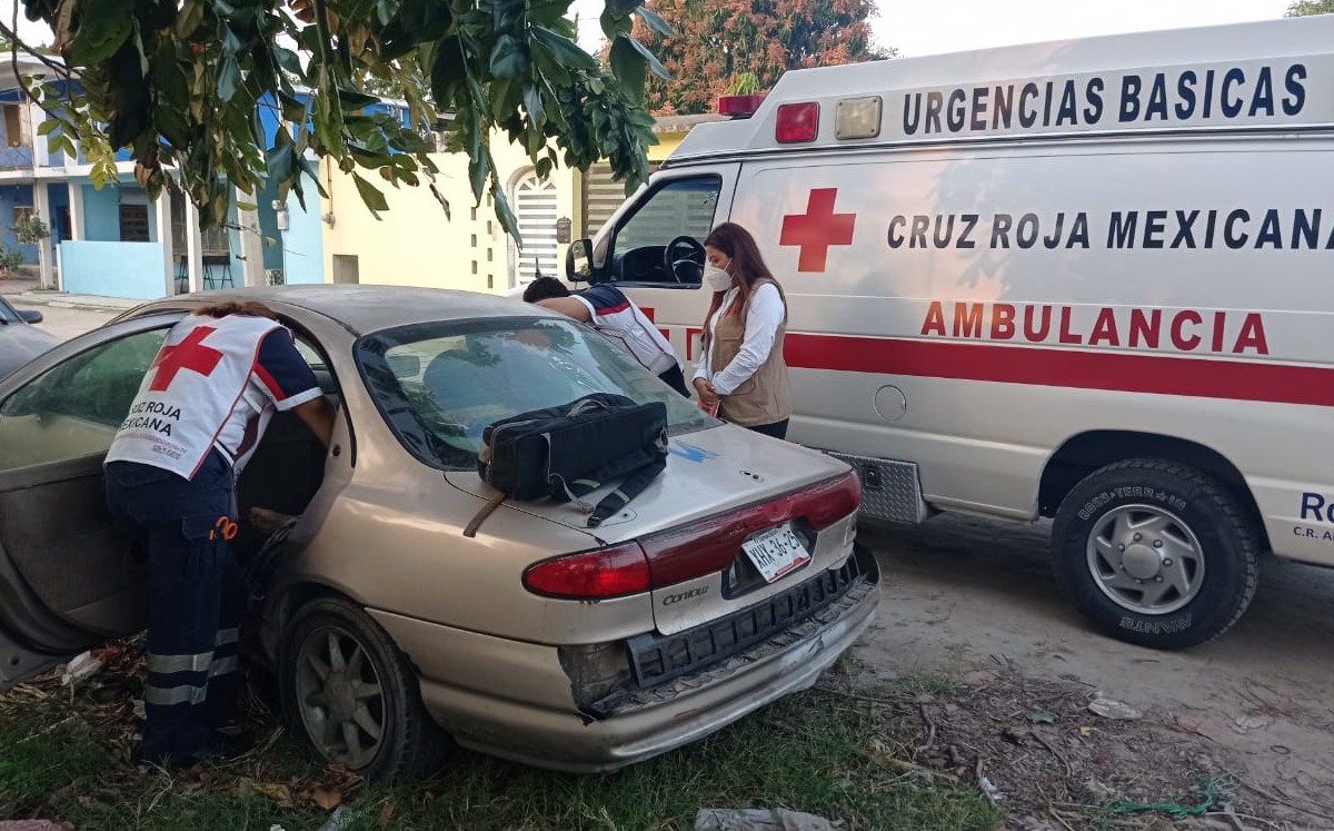 Abuelito que tuvo covid-19 fue abandonado al interior de un carro. (Anahy Meza)