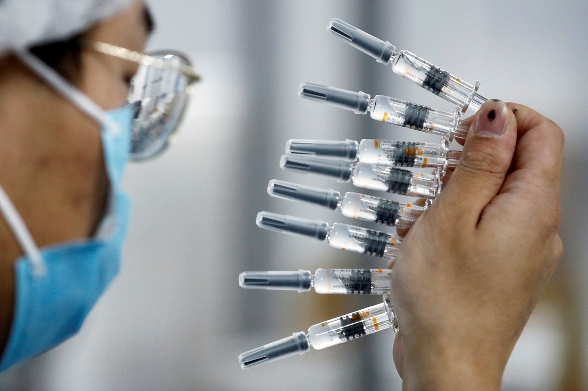 China tiene como objetivo vacunar a 50 millones personas para mediados de febrero. (Reuters)