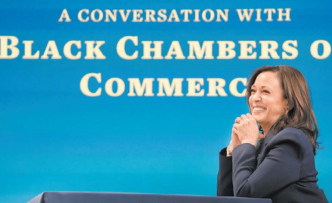 Harris fue a la cámara de comercio afroamericana a explicar el proyecto de rescate. Reuters