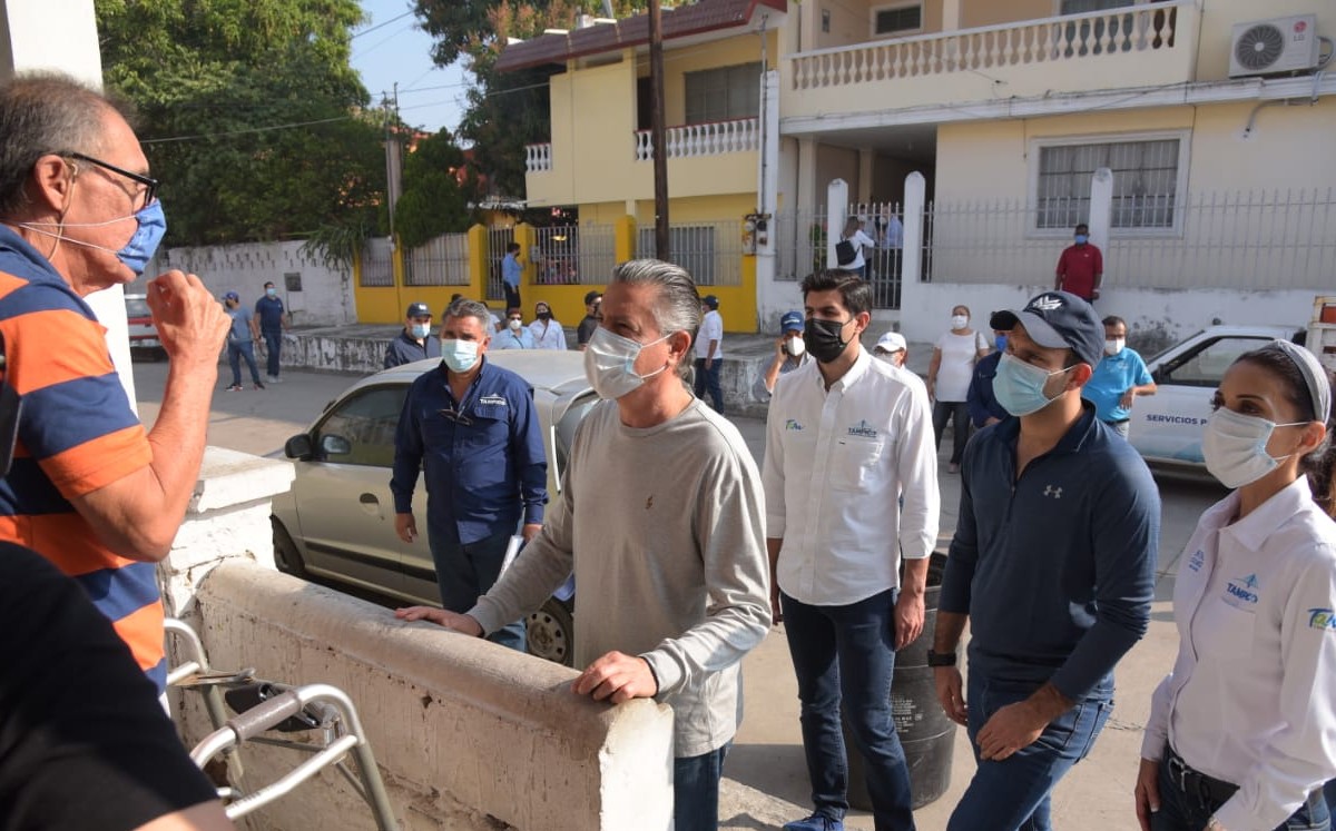 Jesús Nader, alcalde de Tampico, en una jornada de limpieza. (Cortesía)