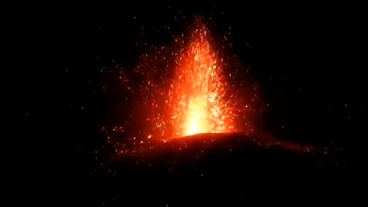 El volcán genera sonidos de locomotora de tren y retumbos con ondas de choque que hacen vibrar los techos | Especial