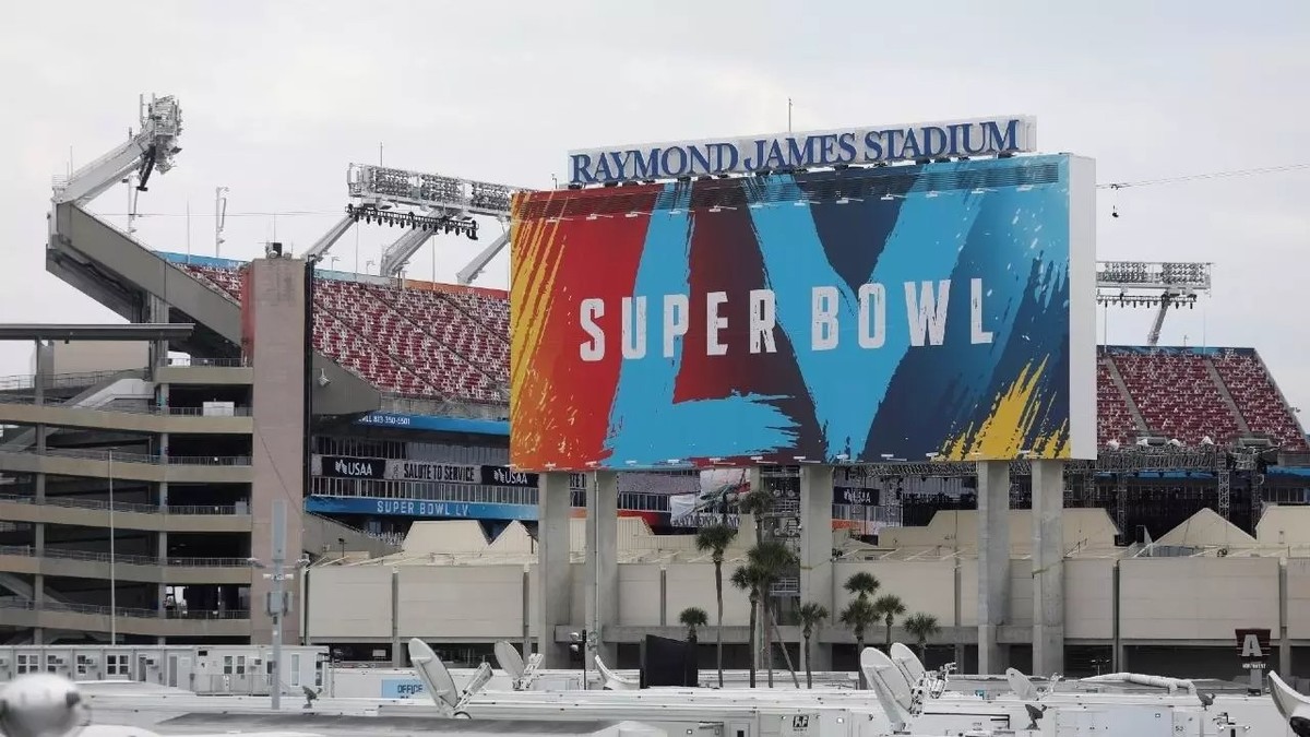 Arrestan a hombre que voló un dron en área restringida del Super Bowl (Reuters)