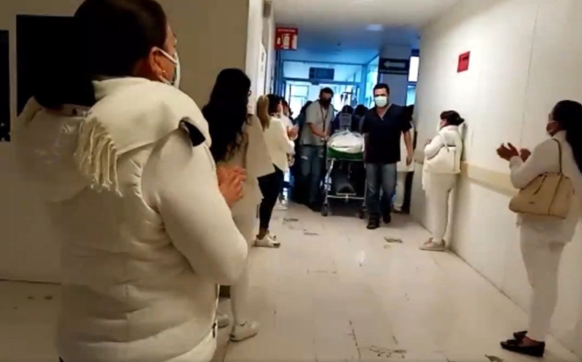 El hombre entró entre aplausos a ala cirugía antes de donar sus órganos. (IMSS)