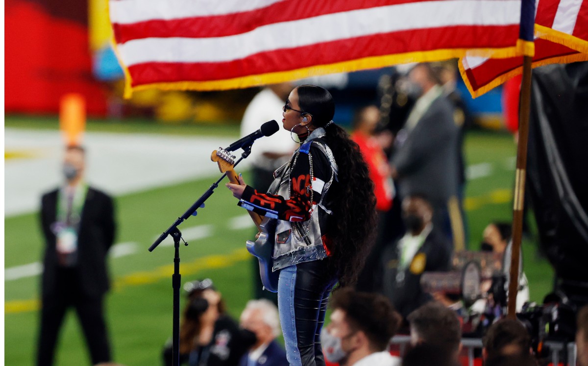 H.E.R., interpreta ‘America the Beautiful’, previo al arranque del juego