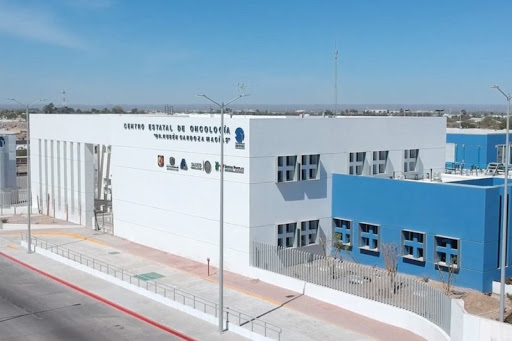 Los trabajadores buscan a los familiares de los pacientes. (Margarita Rojas)