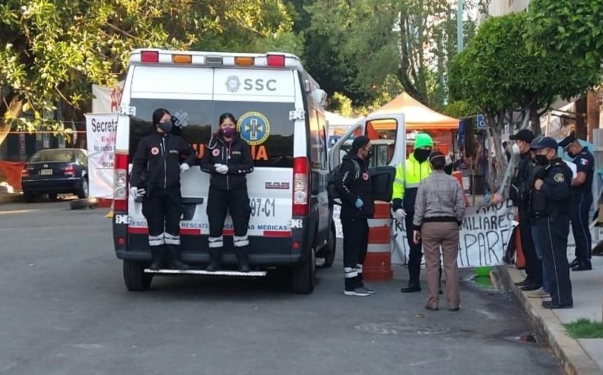 En CdMx, mujer entra en labor de parto en plantón frente a Segob