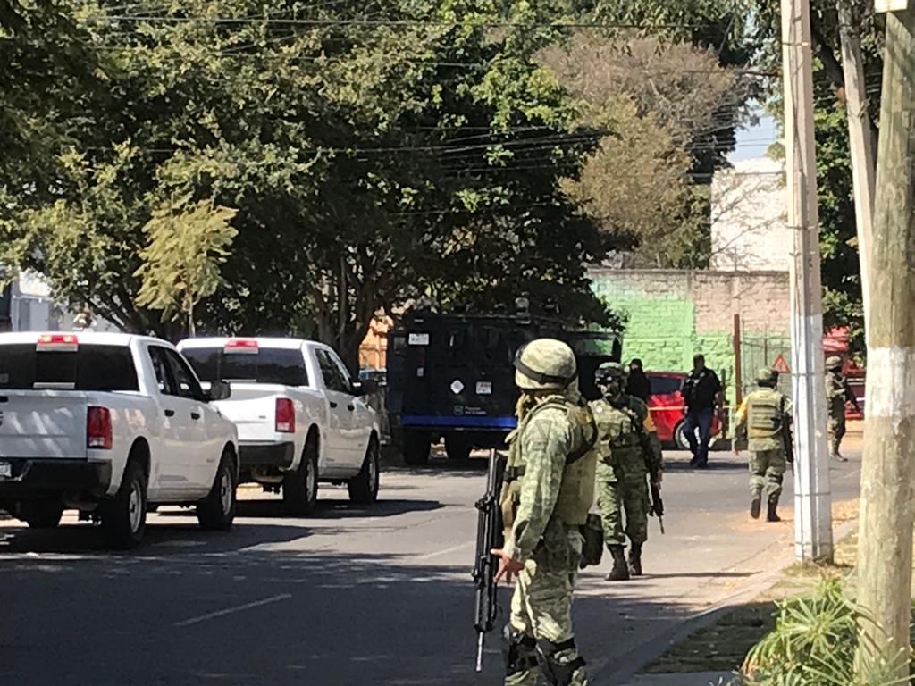 Hallan auto utilzado para privar de la libertad a uno tras balacera en Zapopan (Elsa Martha Gutiérrez)