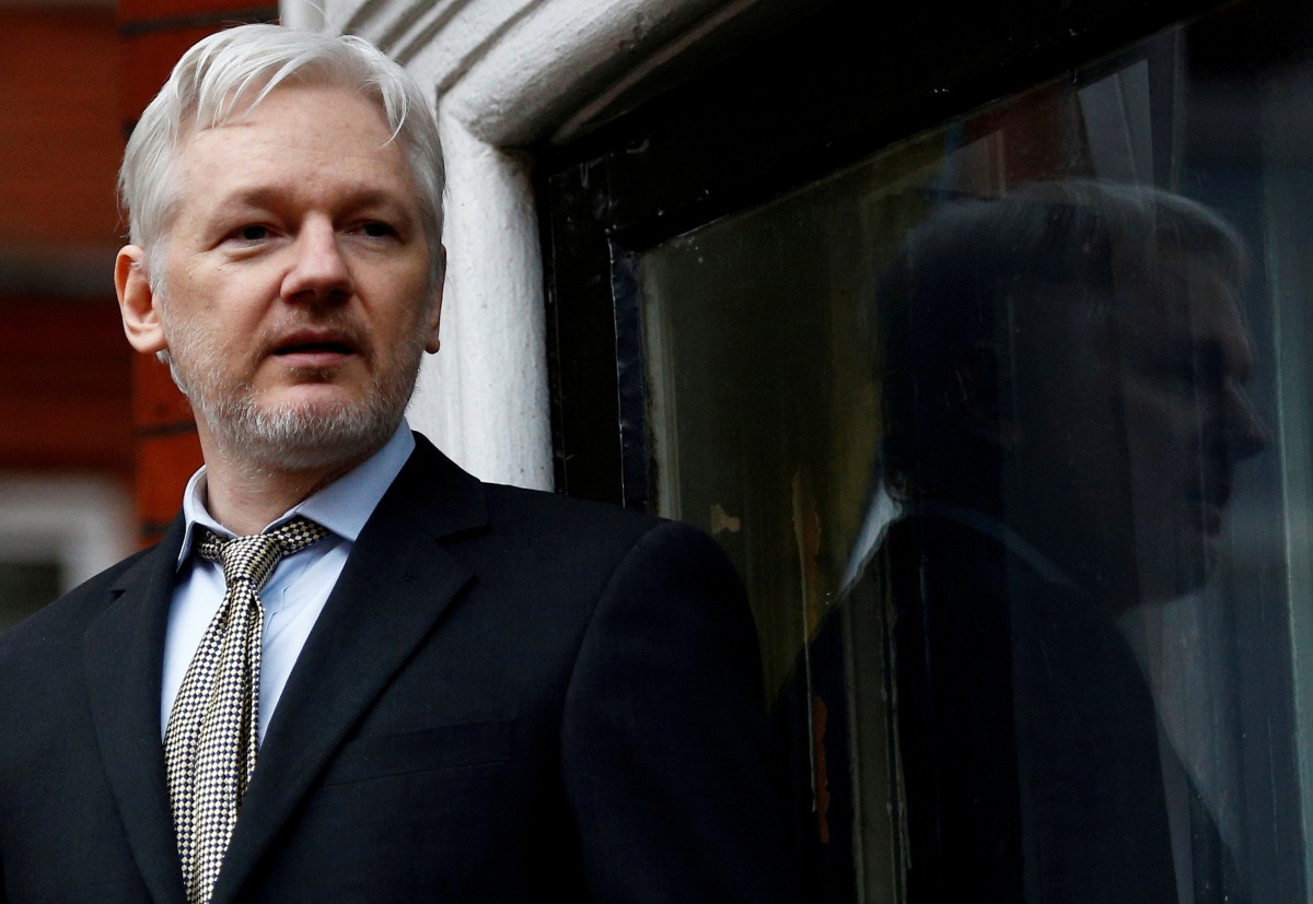 Julian Assange aún permanece detenido en Reino Unido aunque logró evitar su extradición. (Reuters / Archivo)