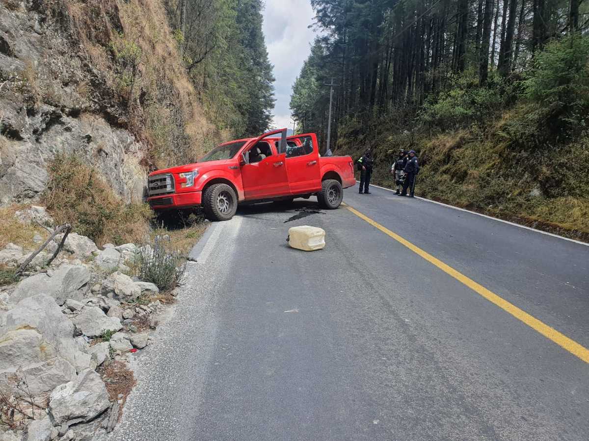 Los ocupantes descendieron y huyeron hacia la zona boscosa.
