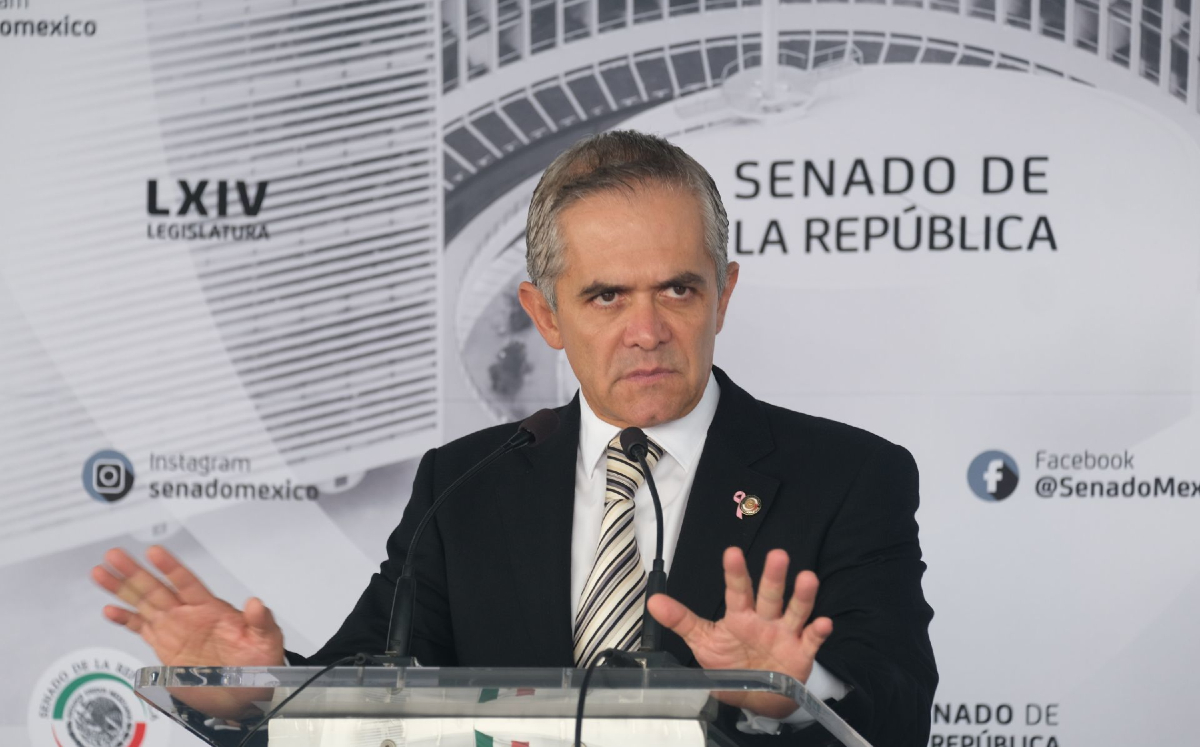 El senador Miguel Ángel Mancera, del PRD, ofreció una conferencia de prensa en el Senado. (Cuartoscuro)