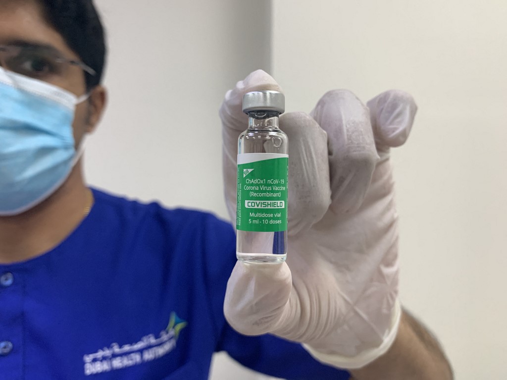 La vacuna contra el covid-19 Covishield ha sido aprobada en 12 países, entre ellos está India. | AFP