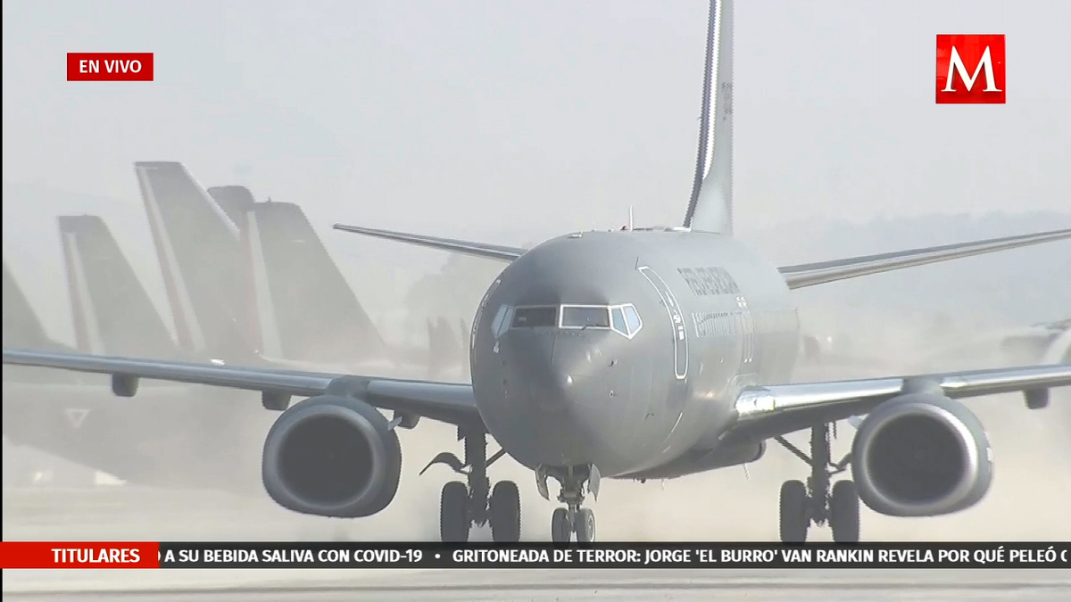 Con AMLO a bordo, aterriza primer avión en aeropuerto de Santa Lucía