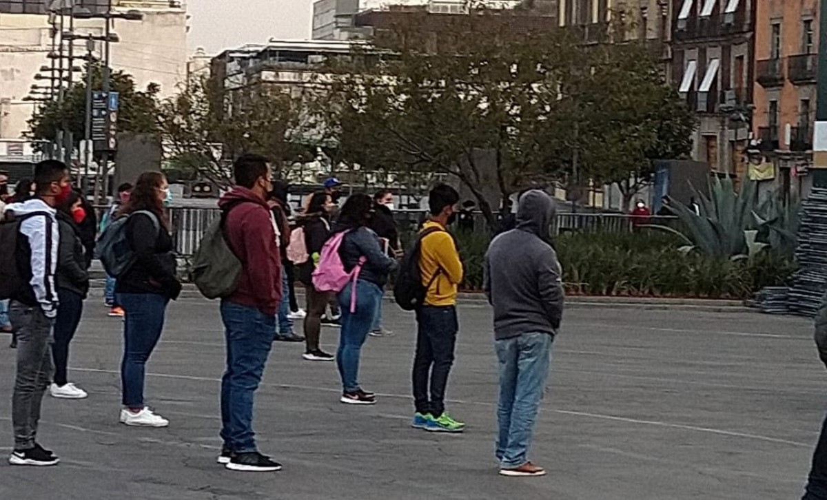 CNTE protesta frente a Palacio Nacional en CdMx. | César Velázquez