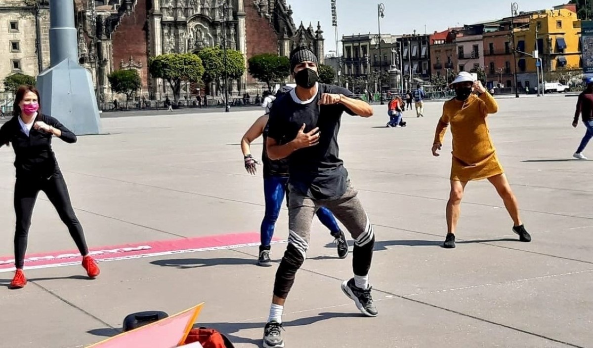 Los manifestantes realizaron la clase en el Zócalo de CdMx. | César Velázquez