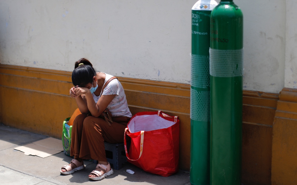 Perú acumula más de 1.2 millones de casos de coronavirus y supera los 42 mil muertos. (AFP)