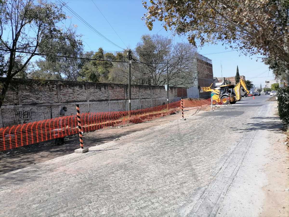Arrancan trabajos de pavimentan en calle Españita de León