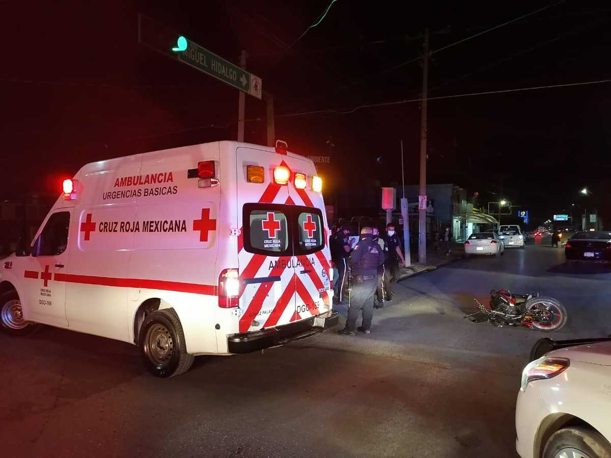Un derrape y posterior estruendo hizo que vecinos salieran de sus casa en la zona Centro. (Milenio Digital)