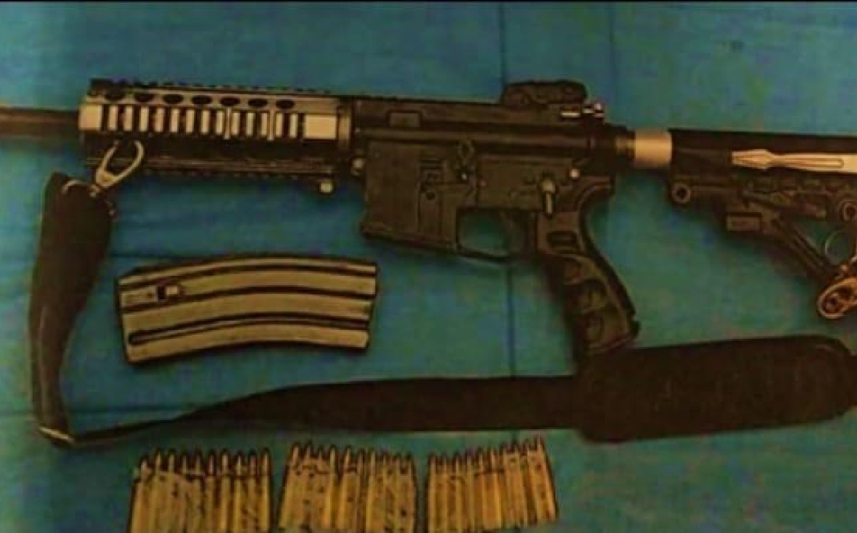 Elementos del Ejército realizaron la detención de cuatro personas en la entidad, a quienes decomisaron armas y probable droga.