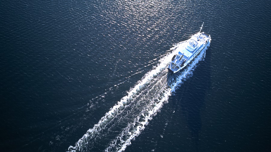 Los ferrys son embarcaciones que enlazan dos puntos llevando pasajeros y a veces vehículos. (Shutterstock)