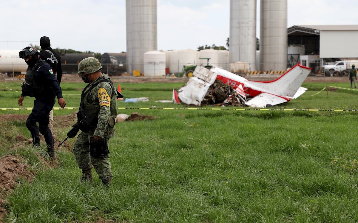 Otros dos hombres murieron luego del desplome de la avioneta en Navolato. (EFE)