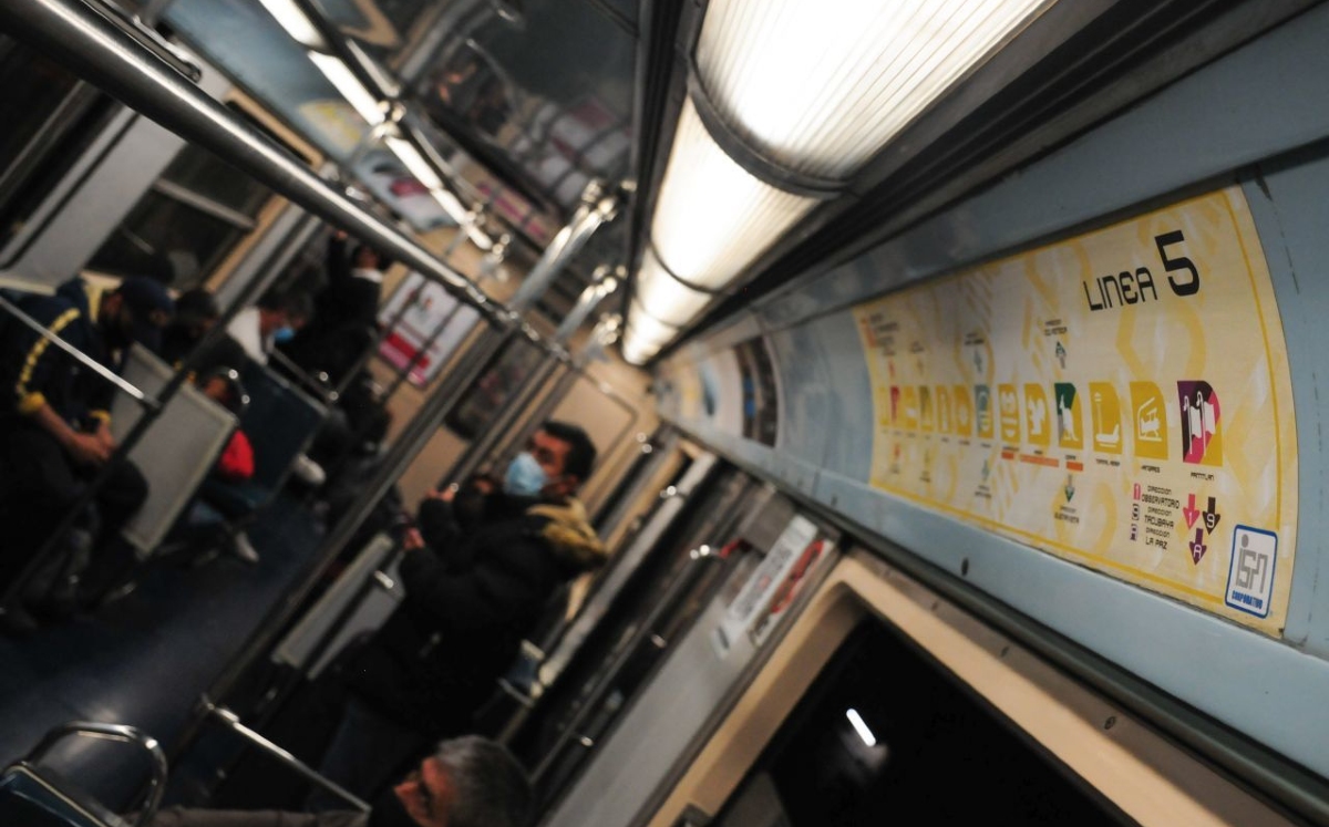 Es indispensable seguir las medidas de seguridad del Metro para evitar accidentes. (Cuartoscuro)