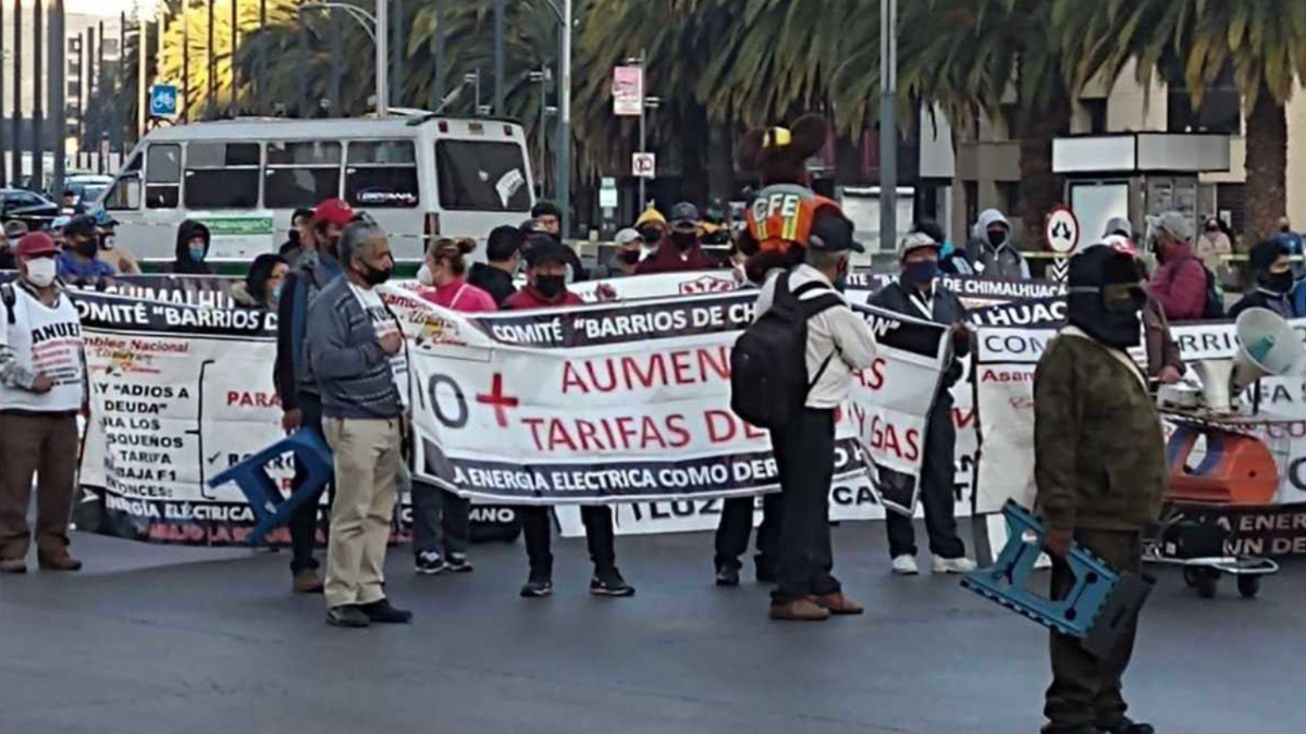 Integrantes del SME protestan en Zócalo de CdMx