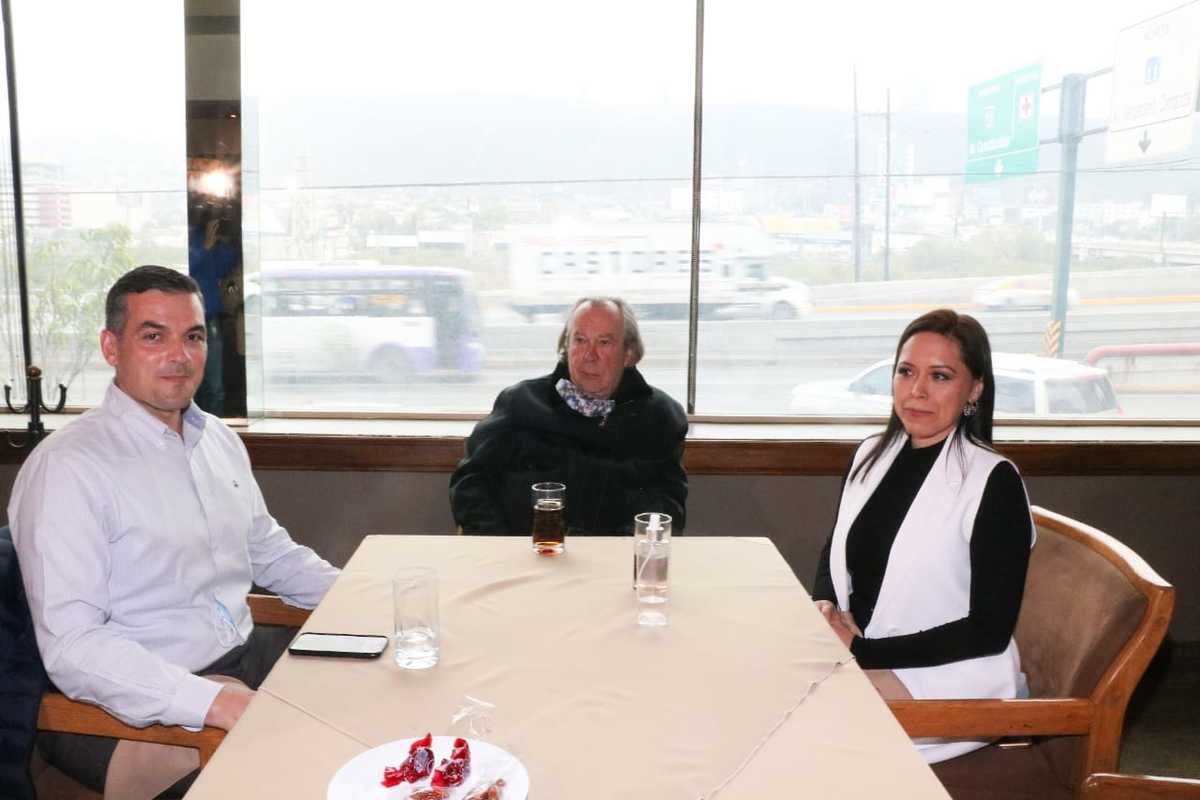 La Dirigencia Estatal del PAN se reunió en un restaurante de la avenida Constitución. Foto: Leonel Rocha