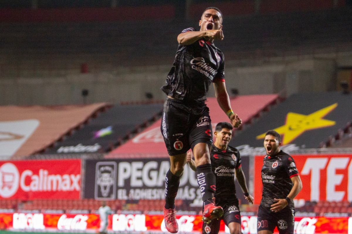 León no camina y cae en la frontera ante Xolos. Imago7