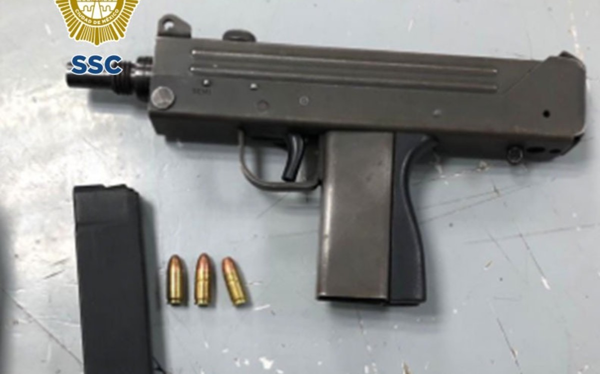 Durante la detención del joven, se aseguró un arma de fuego y tres cartuchos útiles. (SSC)