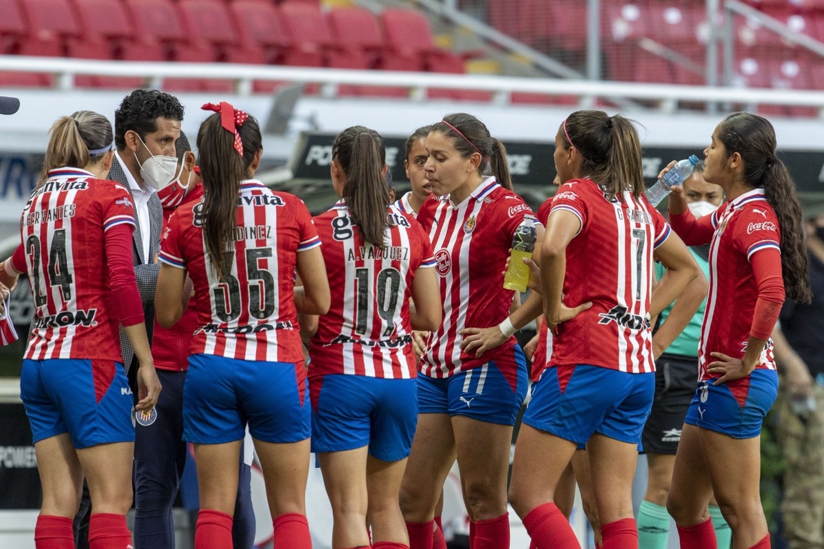 La gestión de Edgar Mejía con Chivas ha obtenido 51 puntos de 61 posibles (Imago7)