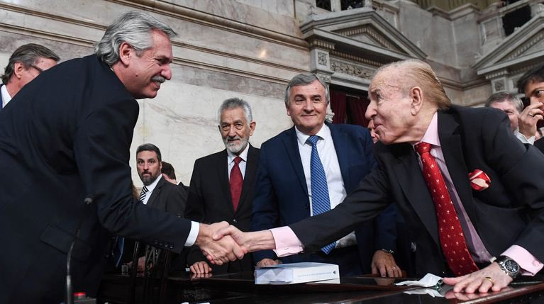 Alberto Fernández y Carlos Menem. | Foto: Twitter Alberto Fernández
