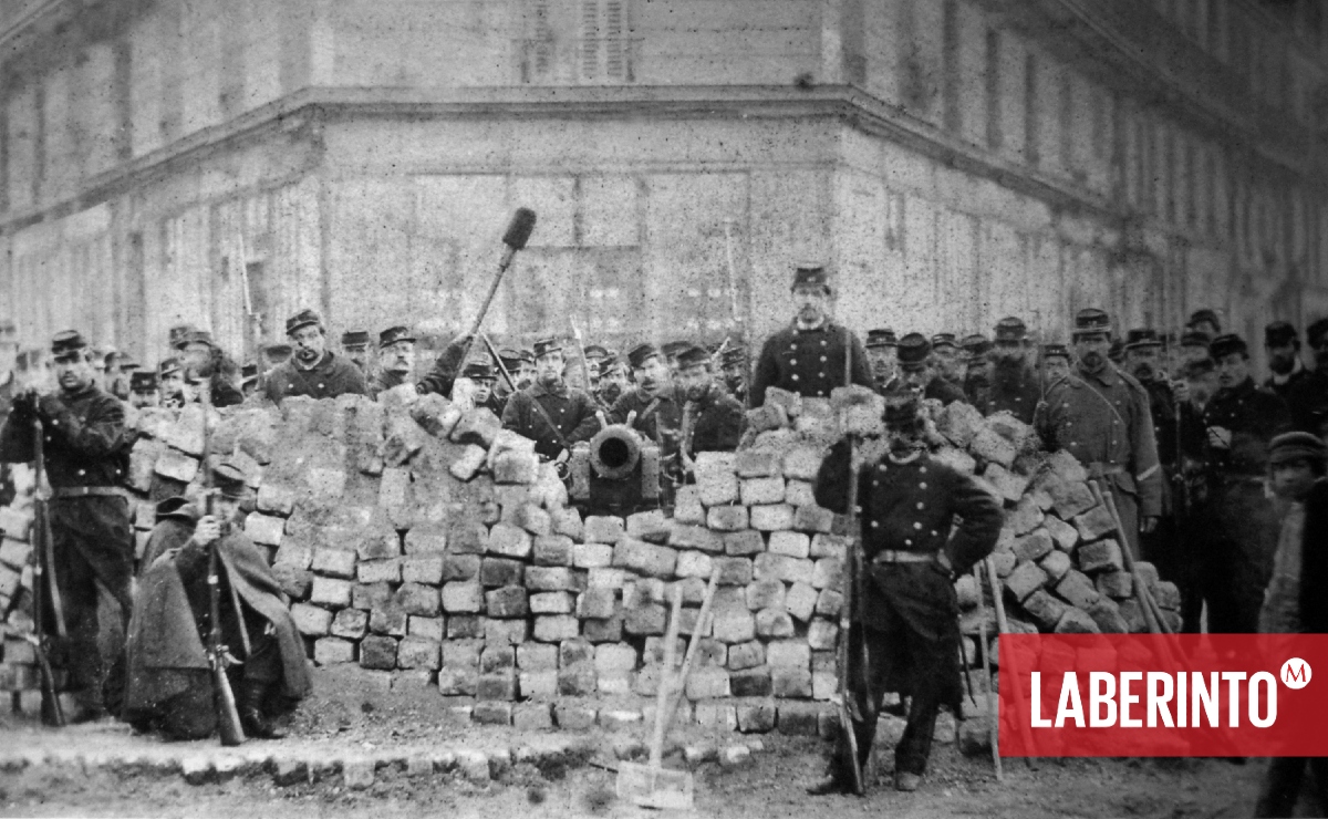 Una barricada en la Rue Voltaire, durante la Semana Sangrienta. (Wikimedia Commons)