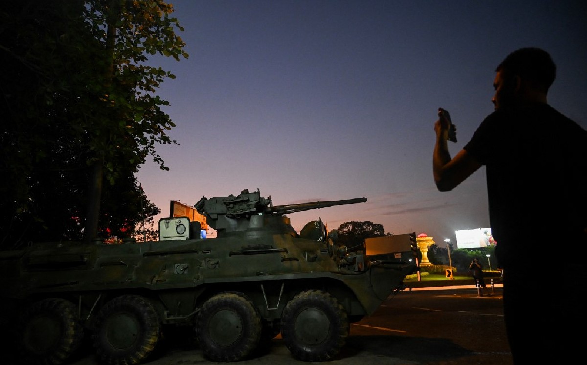 Birmania, sacudida por despliegue del Ejército y cortes de telecomunicaciones. (AFP)