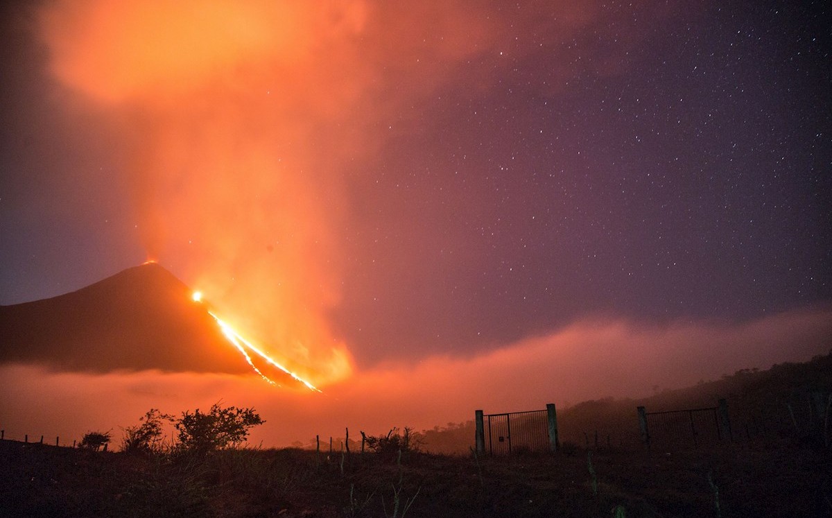 En Guatemala, se registraron ríos de lava luego de que el volcán de Pacaya aumentara su actividad. (EFE)