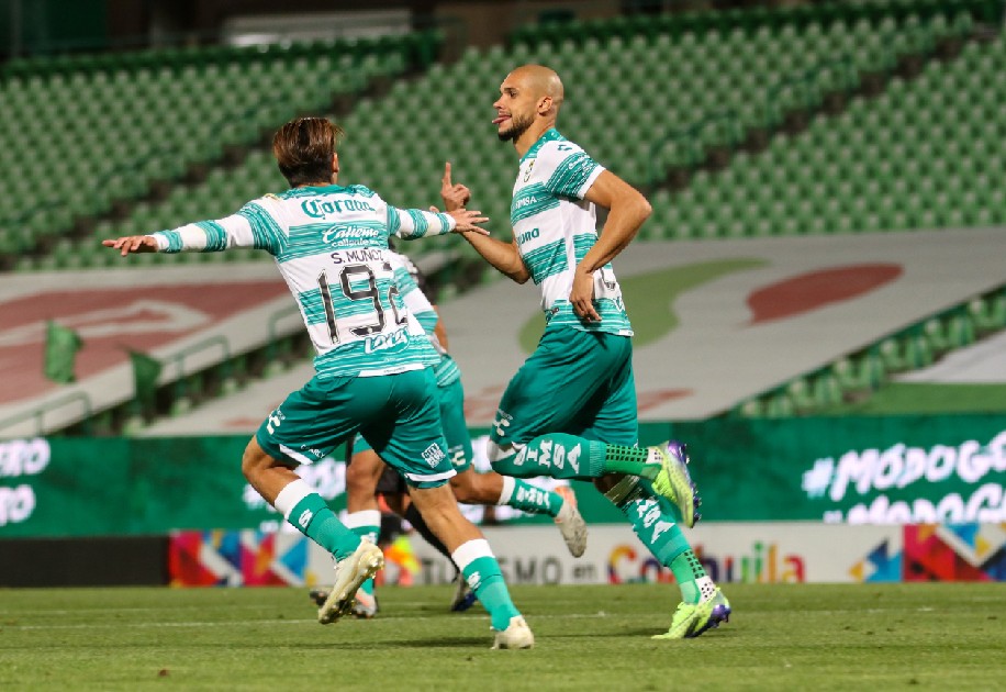 Matheus Dória anotó el gol que acabó con la imbatibilidad y el invicto de Rayados. (@ClubSantos)