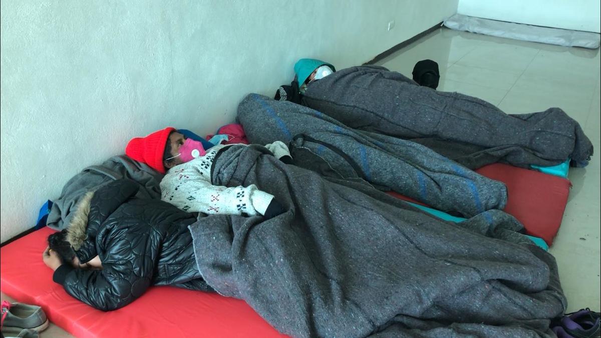 Una bebé entre 18 migrantes en albergue de Reynosa por frente frío