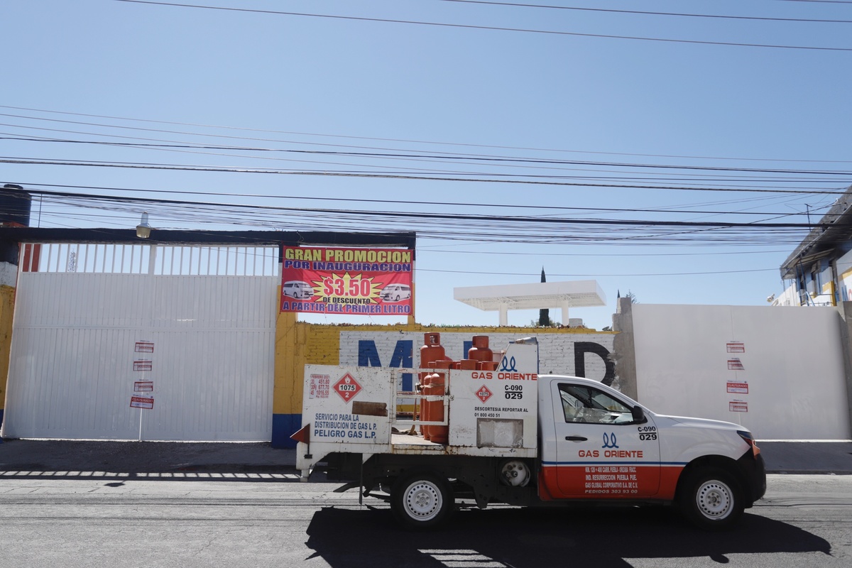 Elementos de protección civil clausuraron gasera en la colonia Resurgimiento Norte. (Agencia Enfoque)