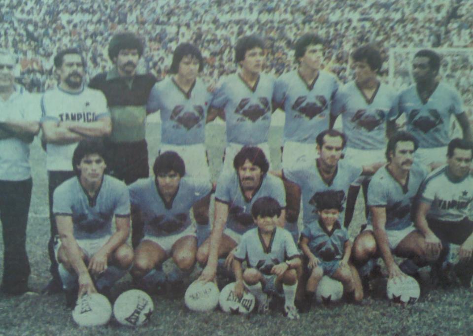 Leopoldo Jacinto Luque, ex jugador del Tampico (abajo, tercero de izquierda a derecha).