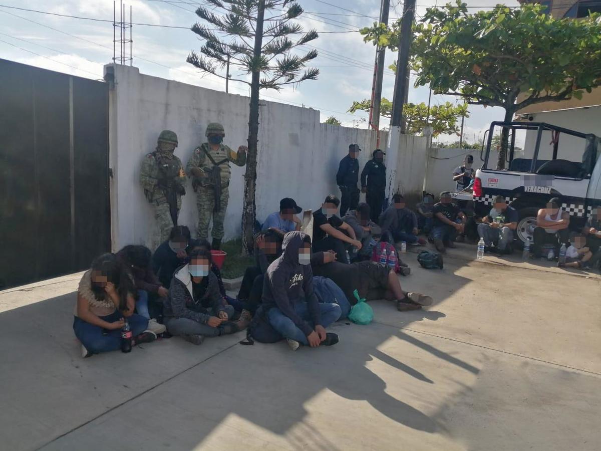 Los migrantes fueron rescatados por elementos de la SSP de Veracruz. (Especial)