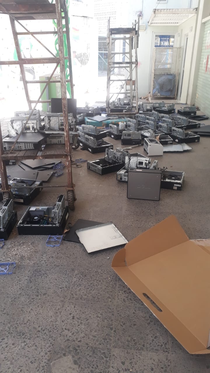 La toma de las instalaciones de la Prepa 6 por encapuchados sólo duró 15 horas. (Especial)