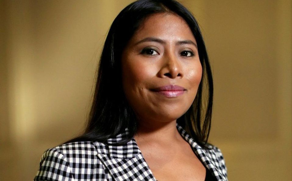 Yalitza Aparicio posa por primera vez en body transparente para importante revista de arte