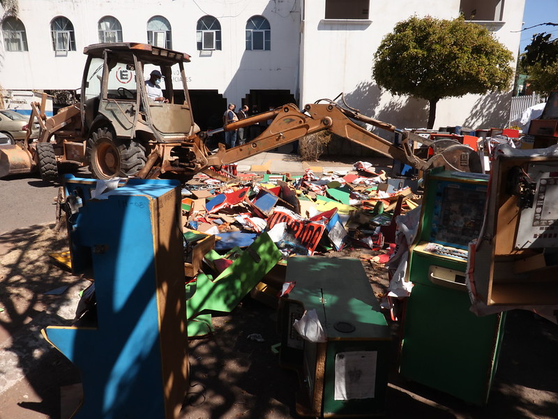 Destruyen máquinas tragamonedas en Tlaquepaque. (Cortesía)